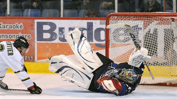 Le titre défensif du mois dans la LNAH à Julien Ellis