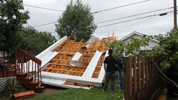 Une tornade frappe 70 résidences