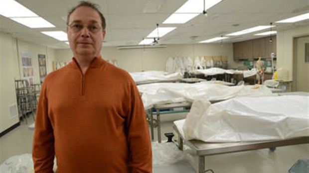 Étudier la vie sur les morts