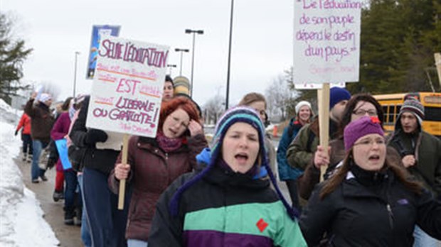 Les cours suspendus à l'UQTR