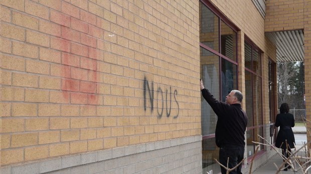 Conflit étudiant : vague de graffitis