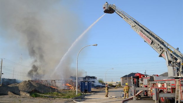 Deux immeubles rasés par les flammes