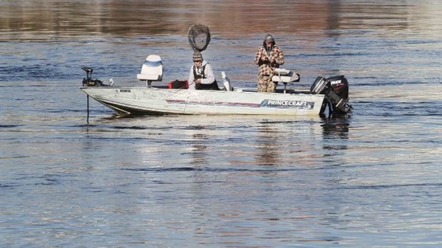 Des pêcheurs contournent le moratoire