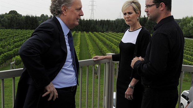 Le PQ tient un double discours, selon Jean Charest