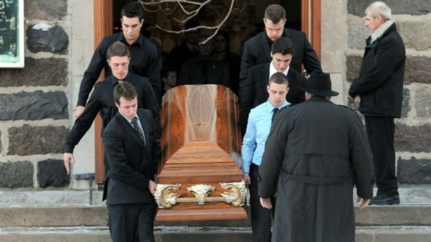 Des centaines de personnes rendent hommage à Pierrik Houle