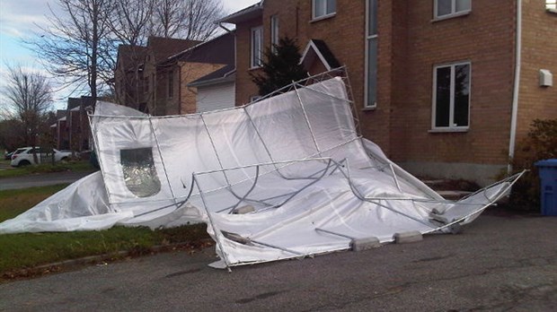 Le vent fait des siennes en Mauricie