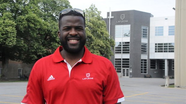 Michel Ndebi à la tête de la nouvelle équipe de soccer du Collège Laflèche