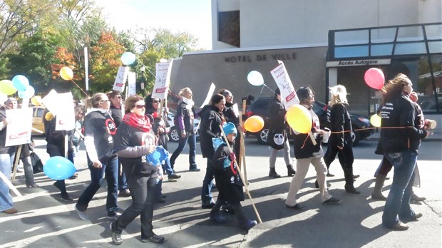 Les éducatrices en services de garde en milieu familial manifestent à Trois-Rivières
