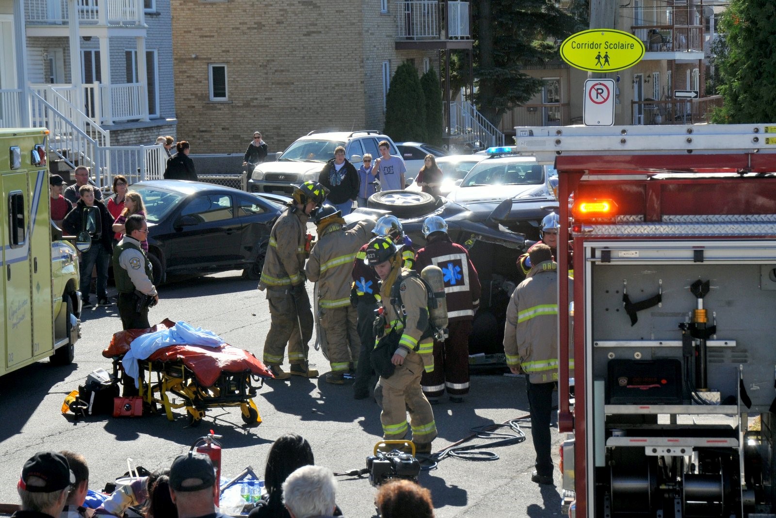 Spectaculaire accident dans un quartier résidentiel de Drummondville