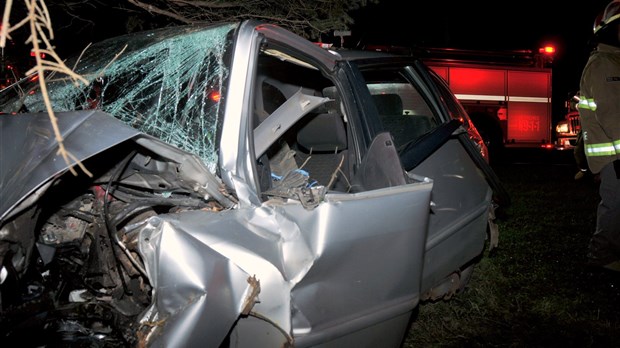 Tout un accident à Sainte-Clotilde-de-Horton en fin de nuit samedi