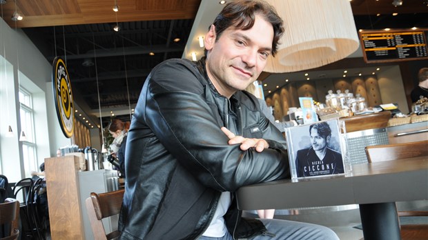 Nicola Ciccone chante ses plus grands succès
