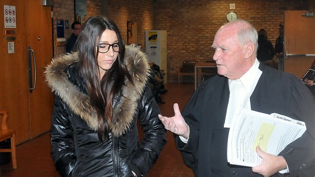 La « sexy voleuse » en série Stéphanie Beaudoin repentante devant le juge