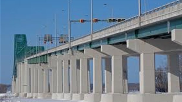 Le pont Laviolette fermé en raison des forts vents