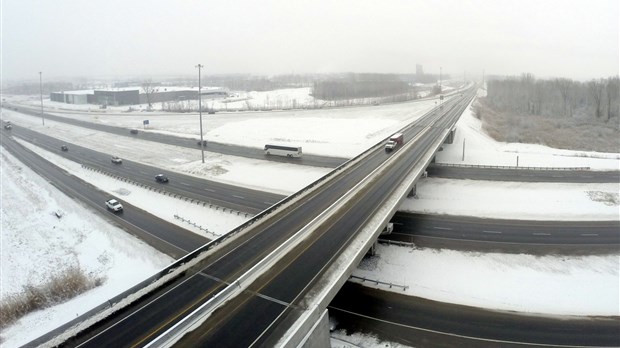 Le pont de la 55 enjambant l'autoroute 20 est ouvert aux automobilistes