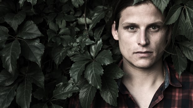 Couturier se met à nu pour son premier album