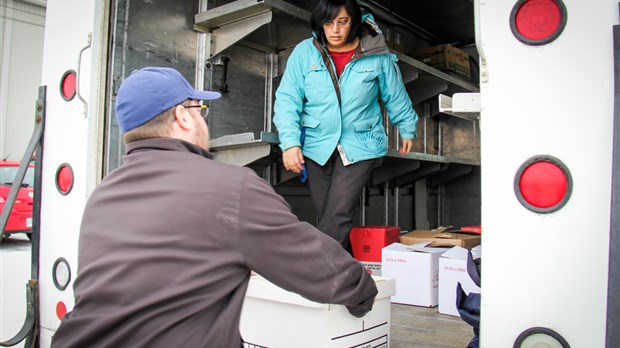 Les producteurs de la Mauricie remettent près de 5 000 $ en denrées aux plus démunis