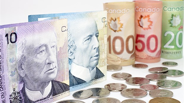 Hausse du salaire minimum à 10,55 $ l'heure le 1er mai 2015