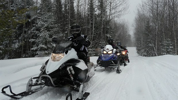 Enfilez vos équipements et faites de la motoneige sur les sentiers de la Mauricie