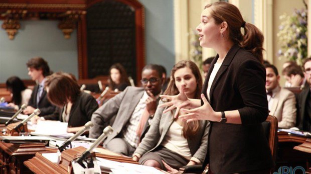 Une centaine de jeunes réunis au parlement pour la 65e législature