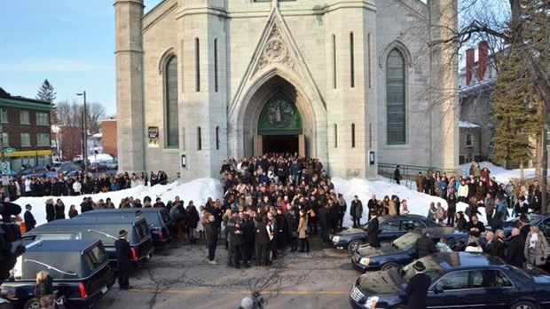 Un dernier hommage touchant pour les victimes du triple meurtre