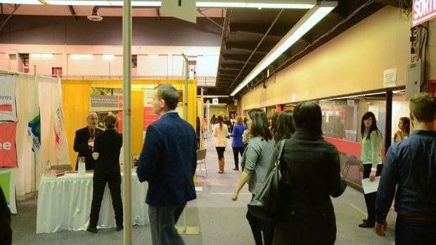 Plus de 1100 postes à combler au Salon de l’emploi