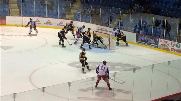 Le Blizzard attend de pied ferme le Cool FM de Saint-Georges