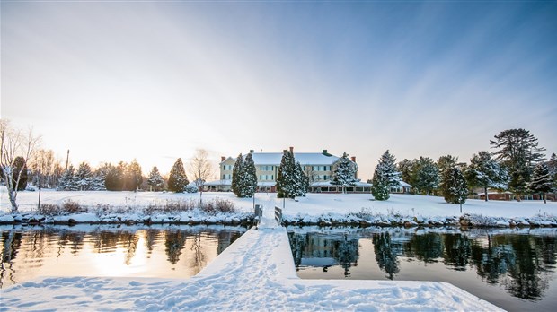 Des anciens militaires à l'Auberge du Lac-à-l'Eau-Claire pour se reposer
