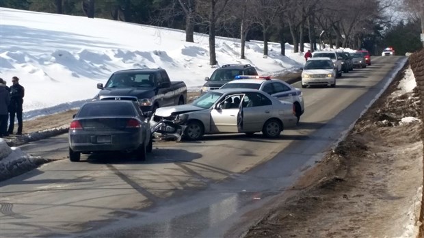 Accident mineur sur l'heure du midi tout près de l'UQTR
