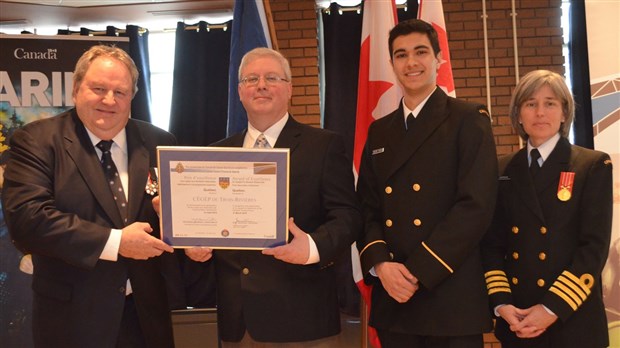Le Cégep de Trois-Rivières reçoit un prix du Conseil de liaison des Forces canadiennes