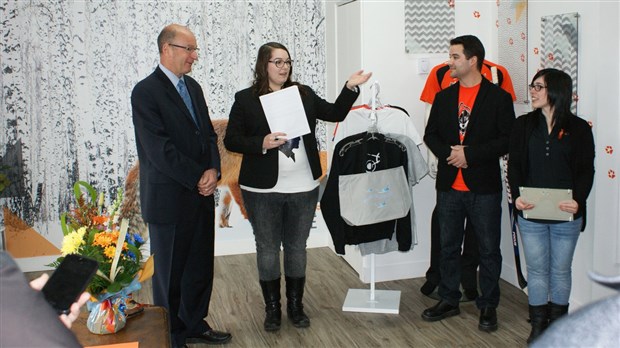 L'entreprise de lettrage, d'impression de vêtements Identité a ouvert ses portes