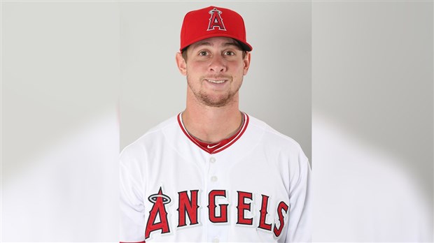 Les Aigles ajoutent le releveur Andrew Tatlor mais doivent renoncer à Joe McCarty