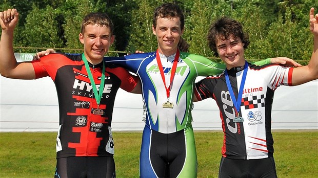 Les cyclistes Joël Domingue et Tristan Guillemette se démarquent lors d'une compétition nationale à Bromont