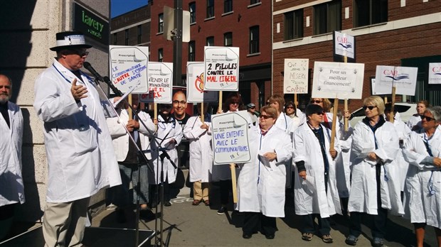 La TROC-CQM manifeste pour la quatrième fois devant le bureau de Jean-Denis Girard