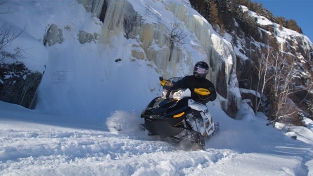 Fonte des neiges et motoneige, prudence