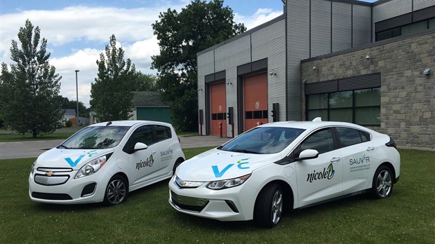 2 véhicules électriques à la Ville de Nicolet et nouvelles bornes de recharges