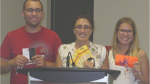 Arracher de l’herbe à poux, c’est gagnant!