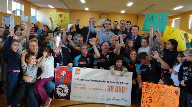 L’équipe cycliste Port de Trois-Rivières – Roue Libre fait un don de 38 650 $ aux écoles Curé-Chamberland et  Saint-François-d’Assise