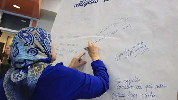 La communauté collégiale se rassemble pour livrer des messages de paix et de tolérance et rendre hommage aux victimes de l’attentat de Québec