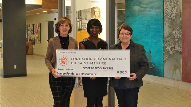 Douze étudiants reçoivent une bourse grâce à un don de 6 000 $ de la Fondation communautaire du Saint-Maurice