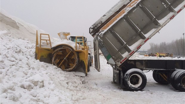 Décès d’un camionneur sur un site de dépôt à neige de la Ville de Trois-Rivières : la gestion de la circulation piétonnière est en cause