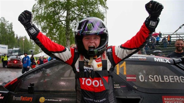Les athlètes Monster Energy Nic Hamilton et Oliver Solberg au départ du rallycross national CXE du GP3R