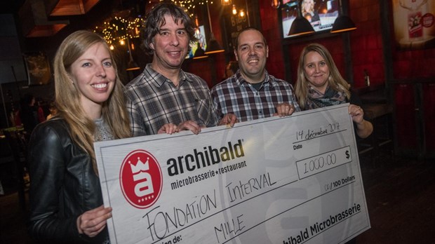 Le restaurant Archibald de Trois-Rivières remet 1000 $ à la Fondation Interval 