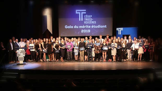 La Fondation et le Cégep de Trois-Rivières remettent 25 000 $ en bourses lors du 32e Gala du mérite étudiant