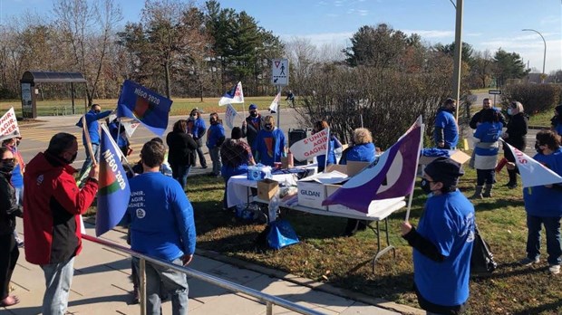 Le personnel administratif du CIUSSS de la Mauricie et du Centre-du-Québec manifeste sa colère