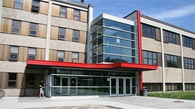 Inauguration d’une vitrine atikamekw au Cégep de  Trois-Rivières