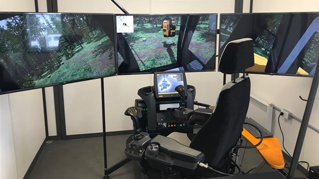 Des travailleurs forestiers Atikamekws formés sur simulateur et dans leur communauté