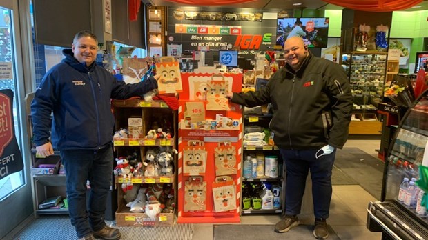 Vitrerie Clétech remet à son tour 500$ en denrées alimentaires au Centre Roland-Bertrand 