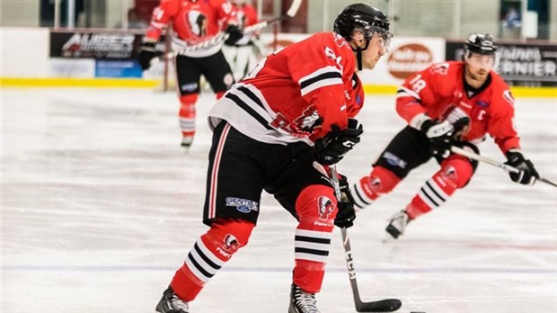 Hockey: le match du Formule Fitness repoussé à Donnacona