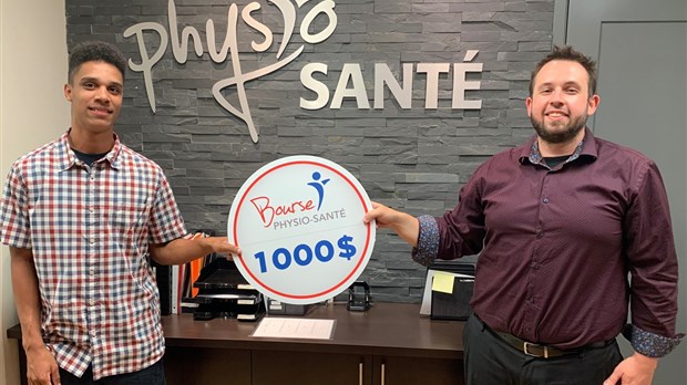 Nathan Koné, 16 ans, est le lauréat de la bourse Physio-Santé de Trois-Rivières