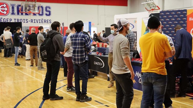 Des employeurs à la rencontre d’étudiants en Technologie du génie électrique